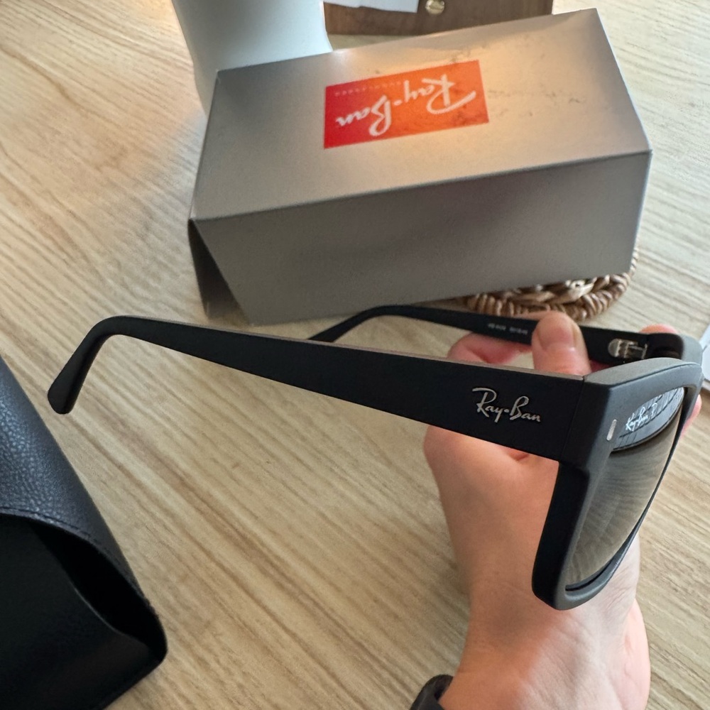 Ray Ban Black RB4428 Polarized - Picture 4 of 8